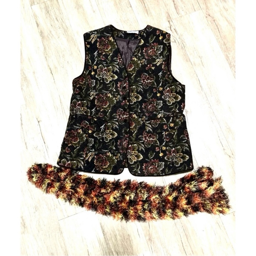 🇨🇦 Vintage quilted vest:Floral on Brown w/green, yellow, orange /Velvet Trim - Picture 13 of 16